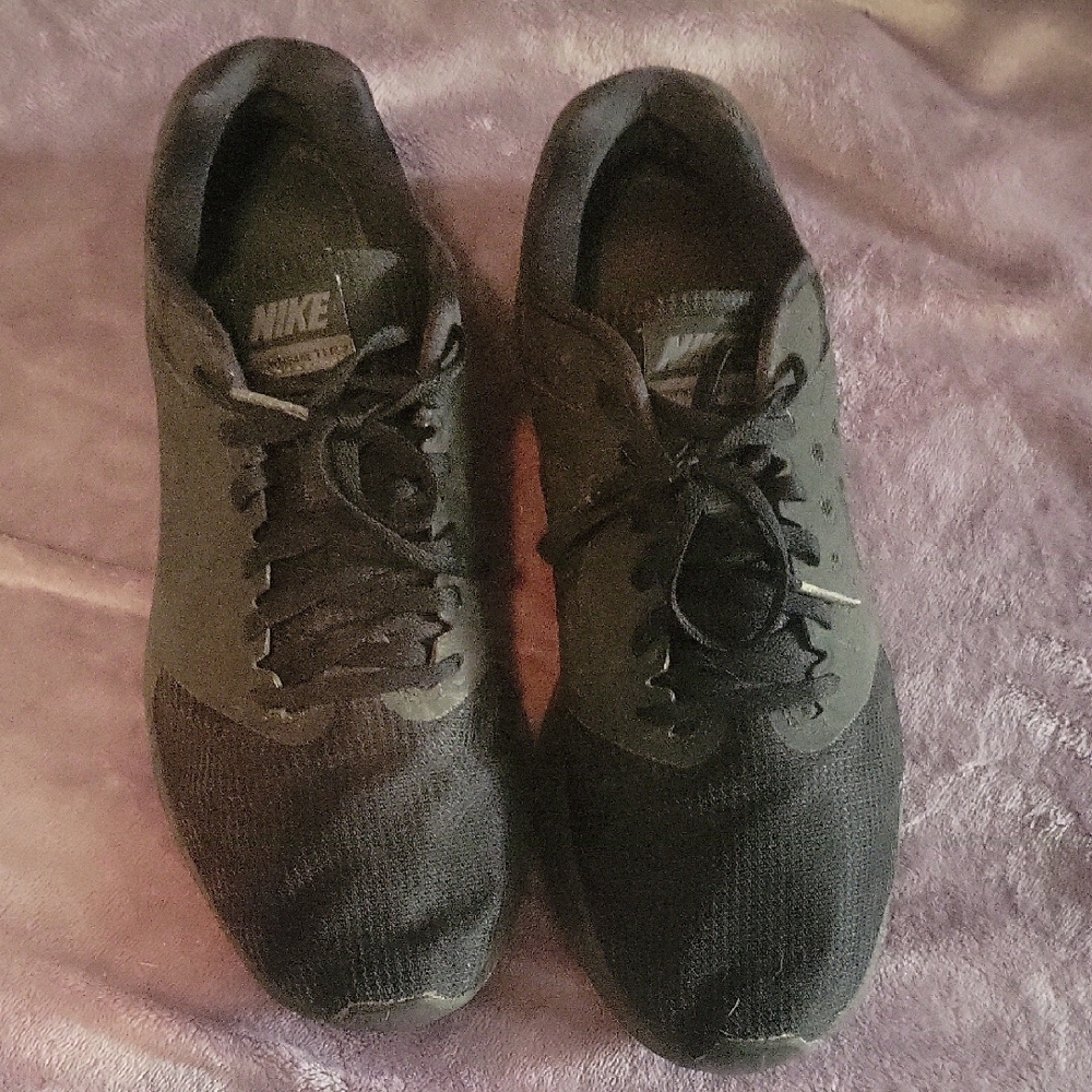 Nike Men's Dark Gray And‎ Black Sneakers